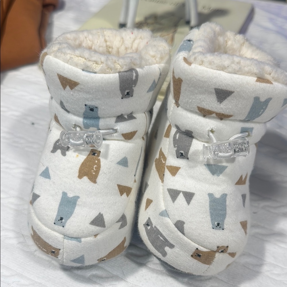 Cozy Bear Print Baby Booties